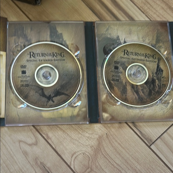 Lord of the Rings and The Hobbit DVD Collection - Picture 6 of 9